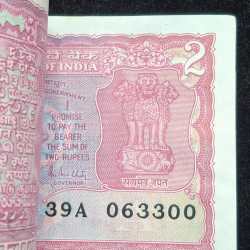 Alternative view of 2 RUPEES TIGER ISSUE GOVERNOR R.N.MALHOTRA RARE GEM UNC (100 NOTE) SERIAL PACKET