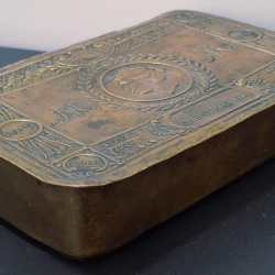 Alternative view of BIRTISH- INDIA BISCUIT BOX 1914 VERY RARE 100% OLD ORIGINAL