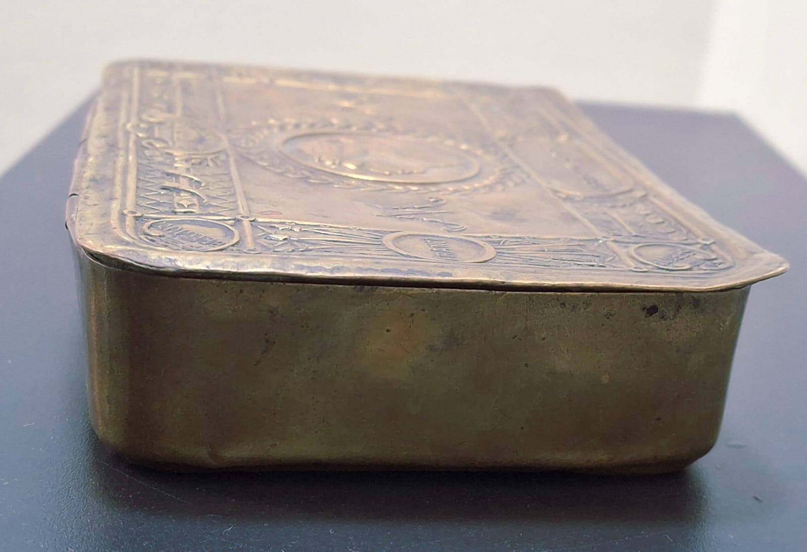 BIRTISH- INDIA BISCUIT BOX 1914 VERY RARE 100% OLD ORIGINAL - Image 3