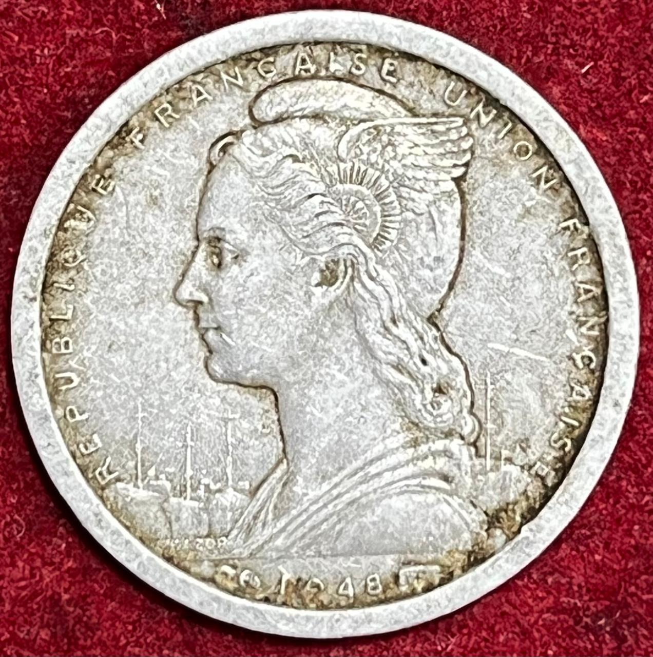 Madagascar 1 Franc RARE COIN #S-39 - Image 2