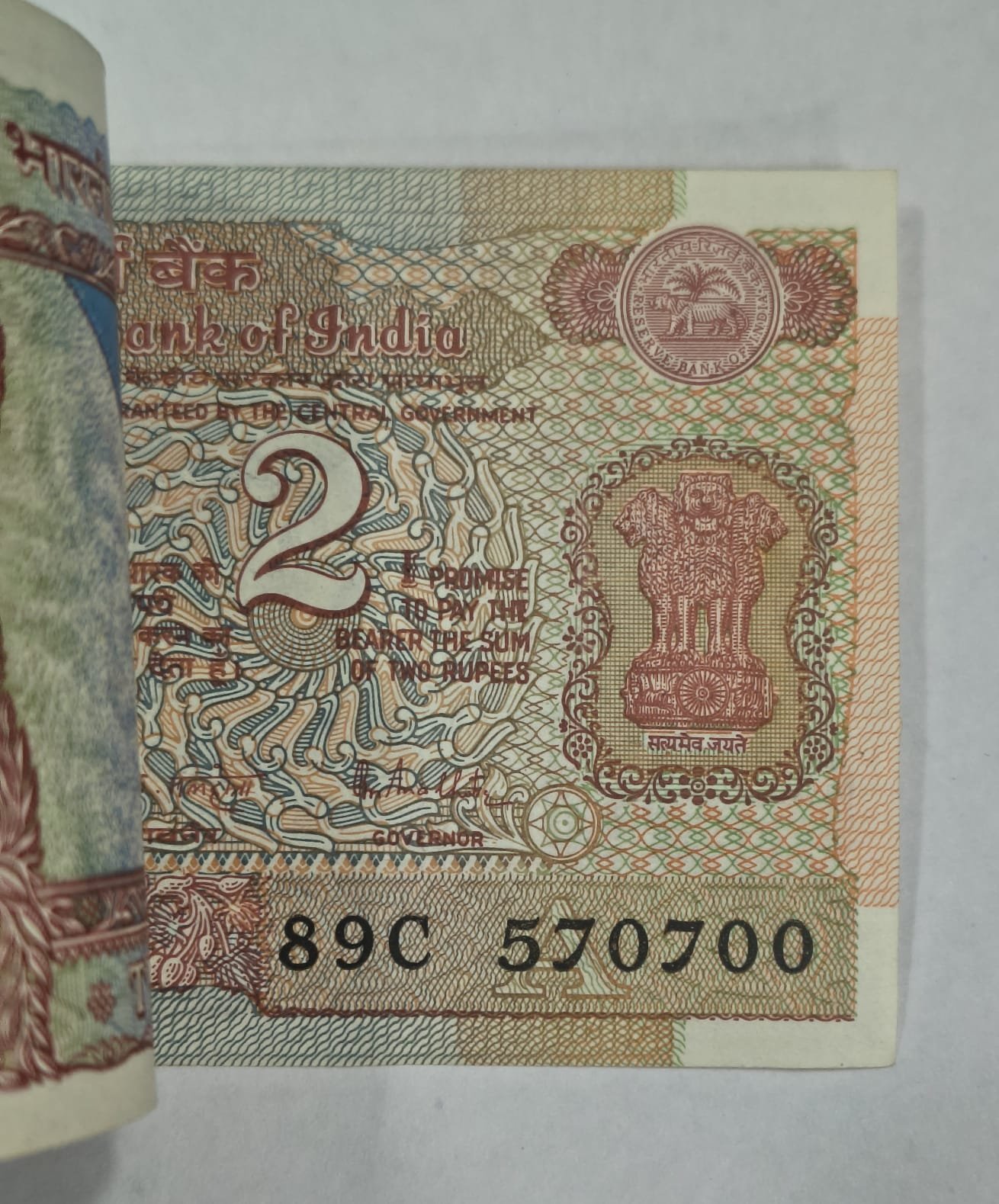 SATELLITE TWO RUPEES GOVERNOR R.N MALHOTRA GEM CHOCOLATE CONDITION SERIAL PACKET - Image 3