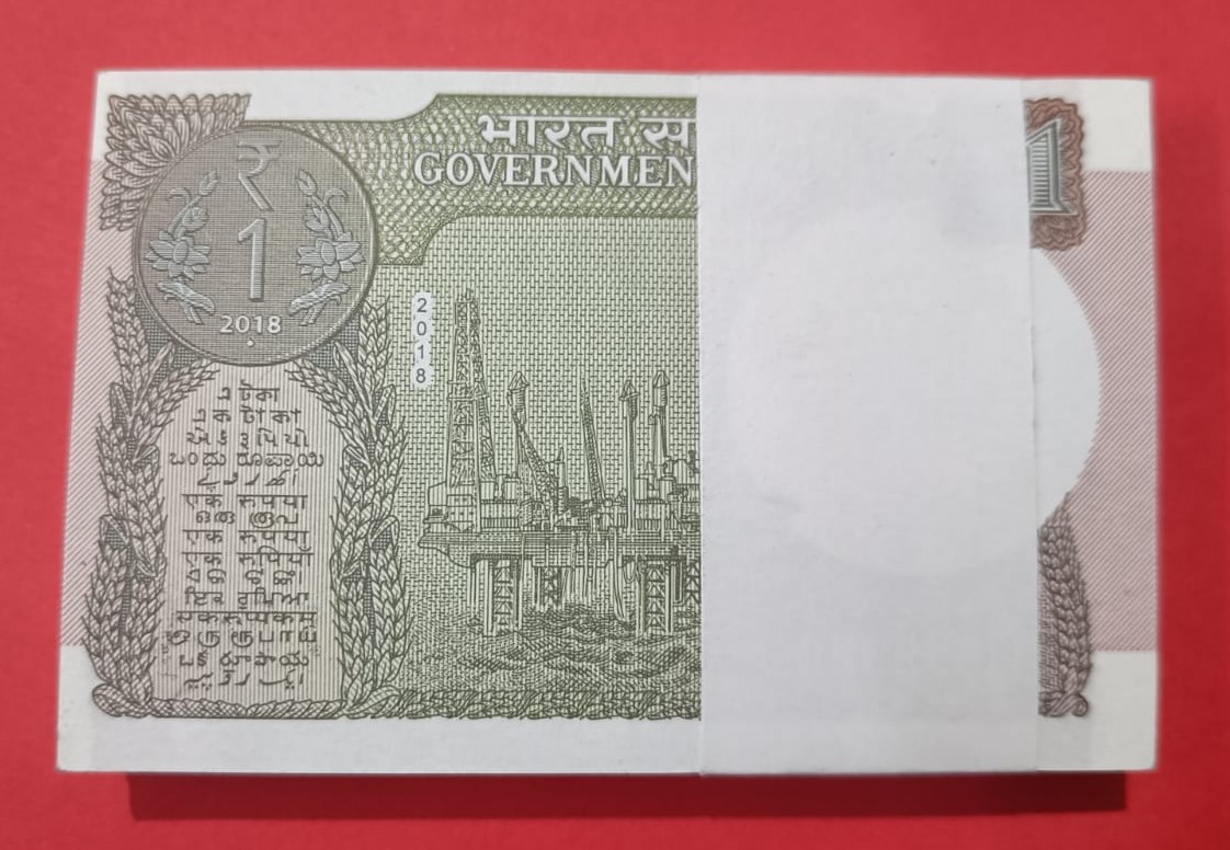 1 Rs GEM UNC Bundle One Note is doubling and One note is ending with 786 Complete Serial Bundle - Image 2