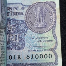 Alternative view of 1 RUPEES 1981 RARE BIG COIN  (100 NOTE ) SERIAL PACKET RARE GOVERNOR *M.NARSHIMHA*