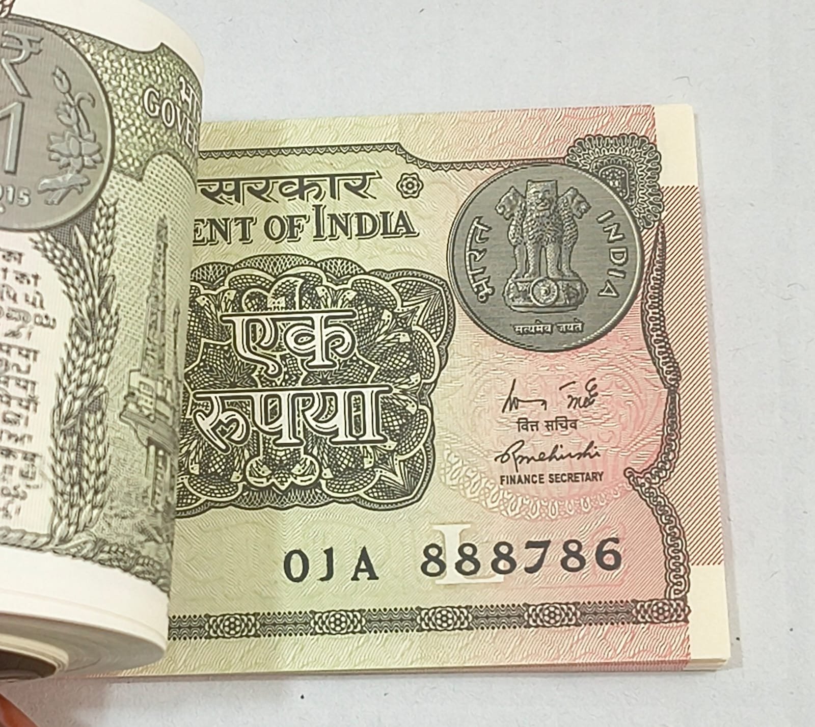One Rupees 2015 Fancy Number Serial Packet 888786