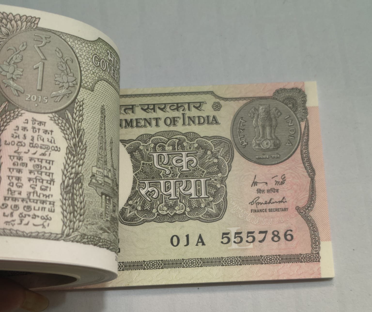 One Rupees 2015 Fancy Number Serial Packet 555786