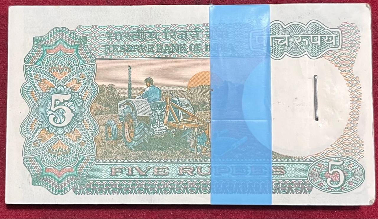 5 RUPEES TRACTOR ISSUE GOVERNOR C.RANGARAJAN RARE UNC (100 NOTE ) SERIAL PACKET - Image 3