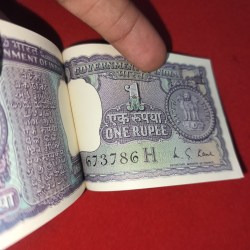 Alternative view of A-33 1 Rupee Bundle 1975 M.G . Kaul chocolate condition D90 673701