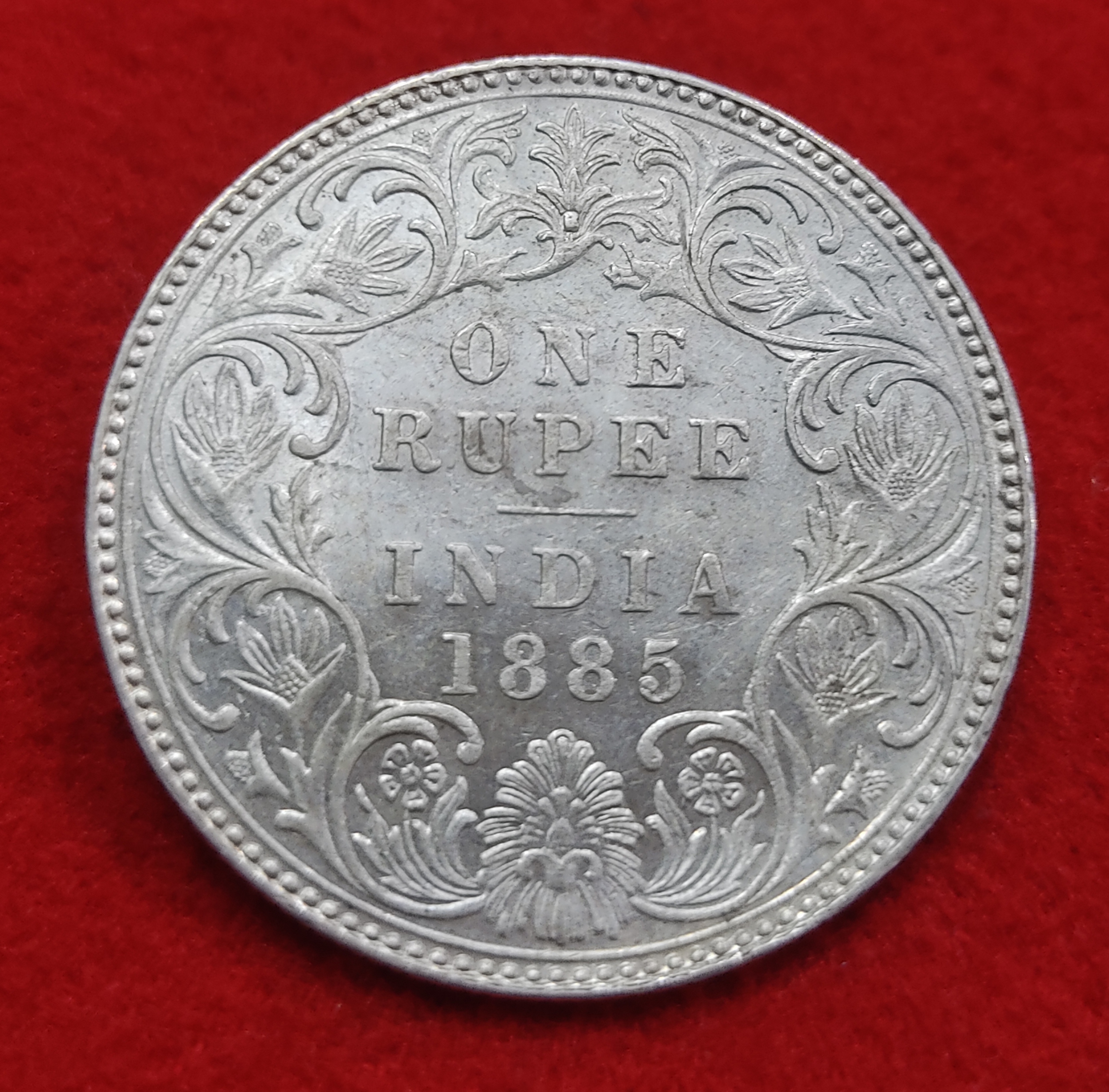 ONE RUPEE SILVER COIN VICTORIA EMPRESS 1885 B RAISED RARE VARIETIE GOOD CONDITION COIN