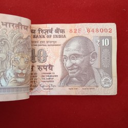 Alternative view of Ten Rs Old Full Bundle Governor Raghuram Rajan 2016 Year Gem Unc Condition 848001