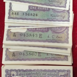 One ruppes big size unc mix governer mix year (100 pcs lott ) unc #123