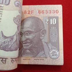 Alternative view of Ten Rs Old Gandhi Bundle Governor Raghuram Rajan Gem Unc Condition 863301