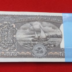 Alternative view of D -30 TEN RUPEE PACKET BOAT ISSUE GOVERNER S. VENKITARAMAMAN CHOCOLATE CONDITION