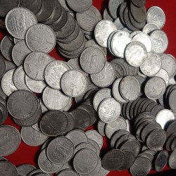 Alternative view of One Rs Scare Coins Reserve Bank of India Platinum julbliie 1935 -2010 Hyderabad Mint 100 Pcs Given