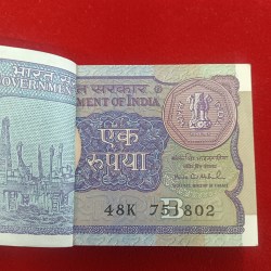 Alternative view of One Rs Rare Old Bundle Finance Minister Montek Singh Ahluwalia 1991 Year Unc Condition 751801