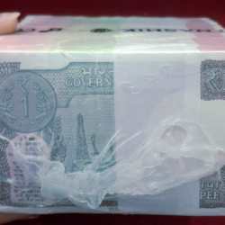 Alternative view of 1 RUPEES 2015 RBI SEALED PACKED RIM GOVERNOR Rajiv Mehrishi (1000 NOTES ) PACKED RIM