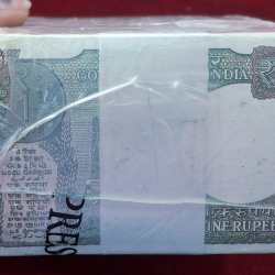 Alternative view of 1 RUPEES 2017 RBI SEALED PACKED RIM GOVERNOR SHAKTIKANT DAS (1000 NOTES ) PACKED RIM