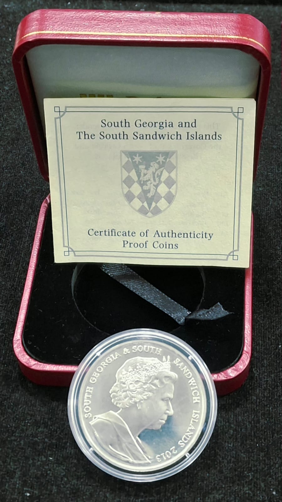 SANDWICH ISLAND 2 POUND 2013 T.R.H THE DUKE & DUCHESS OF CAMBRIDGE RARE STERLING SILVER (WEIGHT 28.28GRAM ) BEAUTIFUL BOX WITH CERTIFICATE - Image 2