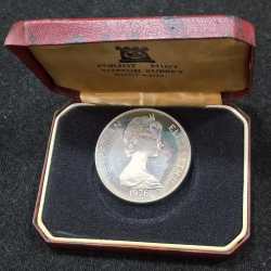 Alternative view of Isle of Man 1976 Rare 1 Crown - Elizabeth II Bicentenary of American Independence Composition Silver (.925) Weight 28.28 g POBJOY MINT BEAUTIFUL BOX