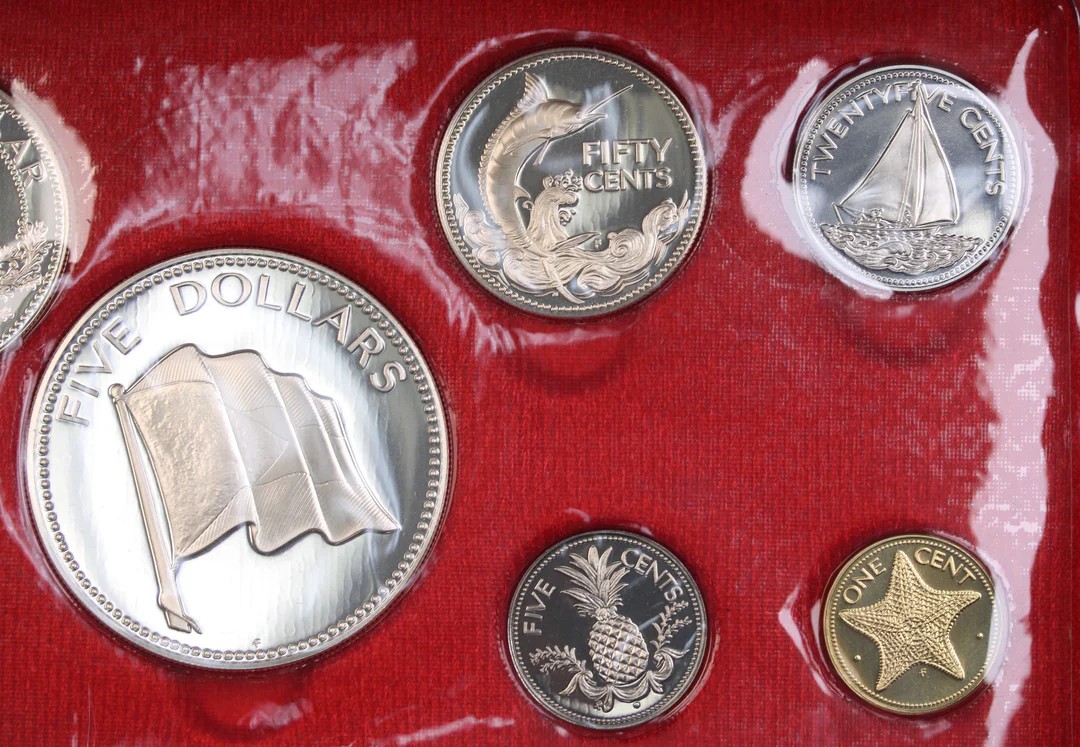 The 1975 Bahamas Proof Set features nine beautifully struck coins, including denominations from 1 cent to 5 dollars. Struck by the Franklin Mint in sterling silver (.925), the silver coins include the 50 cents, $1, $2, and $5 pieces - Image 5