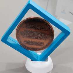 Alternative view of Mahatma Gandhi 1939 Polski India Friendship Issue Big Size 95 Gram With Box And Stand Beautiful Madilian