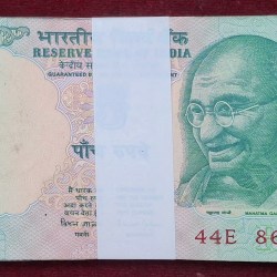 5 RUPEES GANDHI GOVERNOR D.SUBBRAO RARE SERIAL PACKET