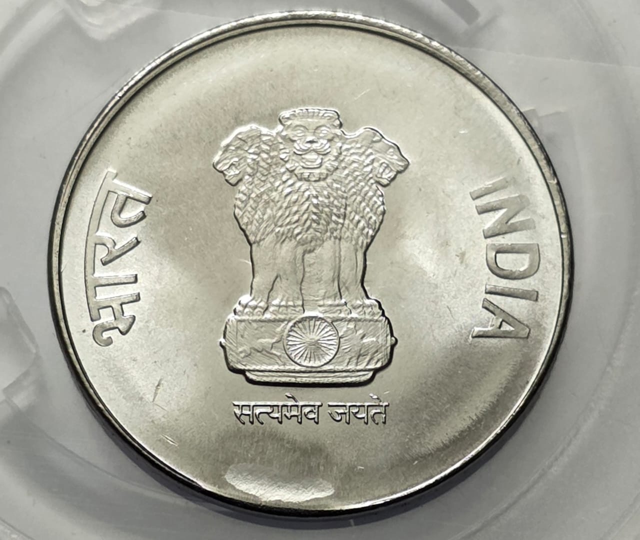 2 Rs ERROR 2024 75TH Years Of Independence Coin UNC RARE - Image 2