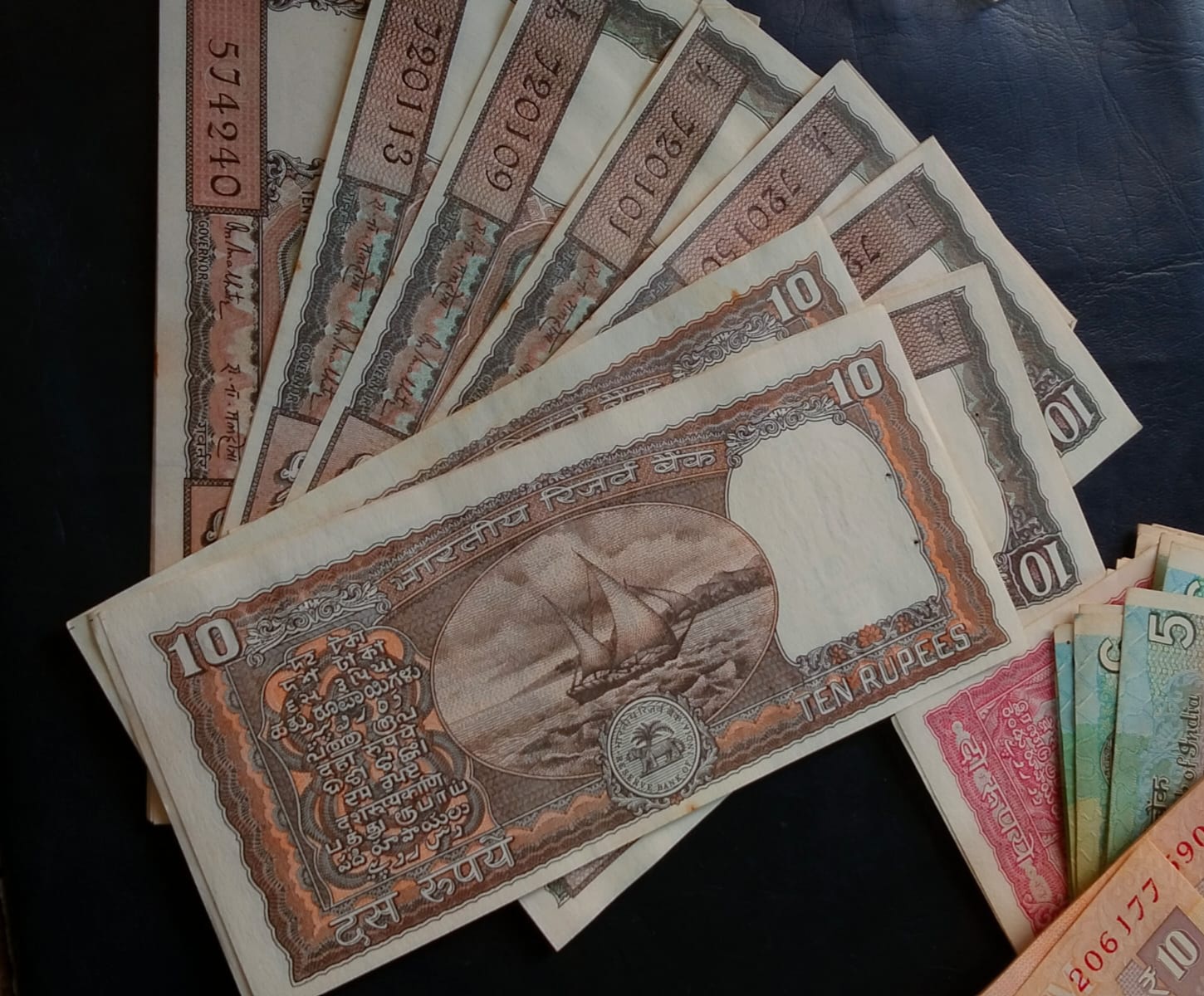 10 ruppes black boat UNC Condition - Image 2