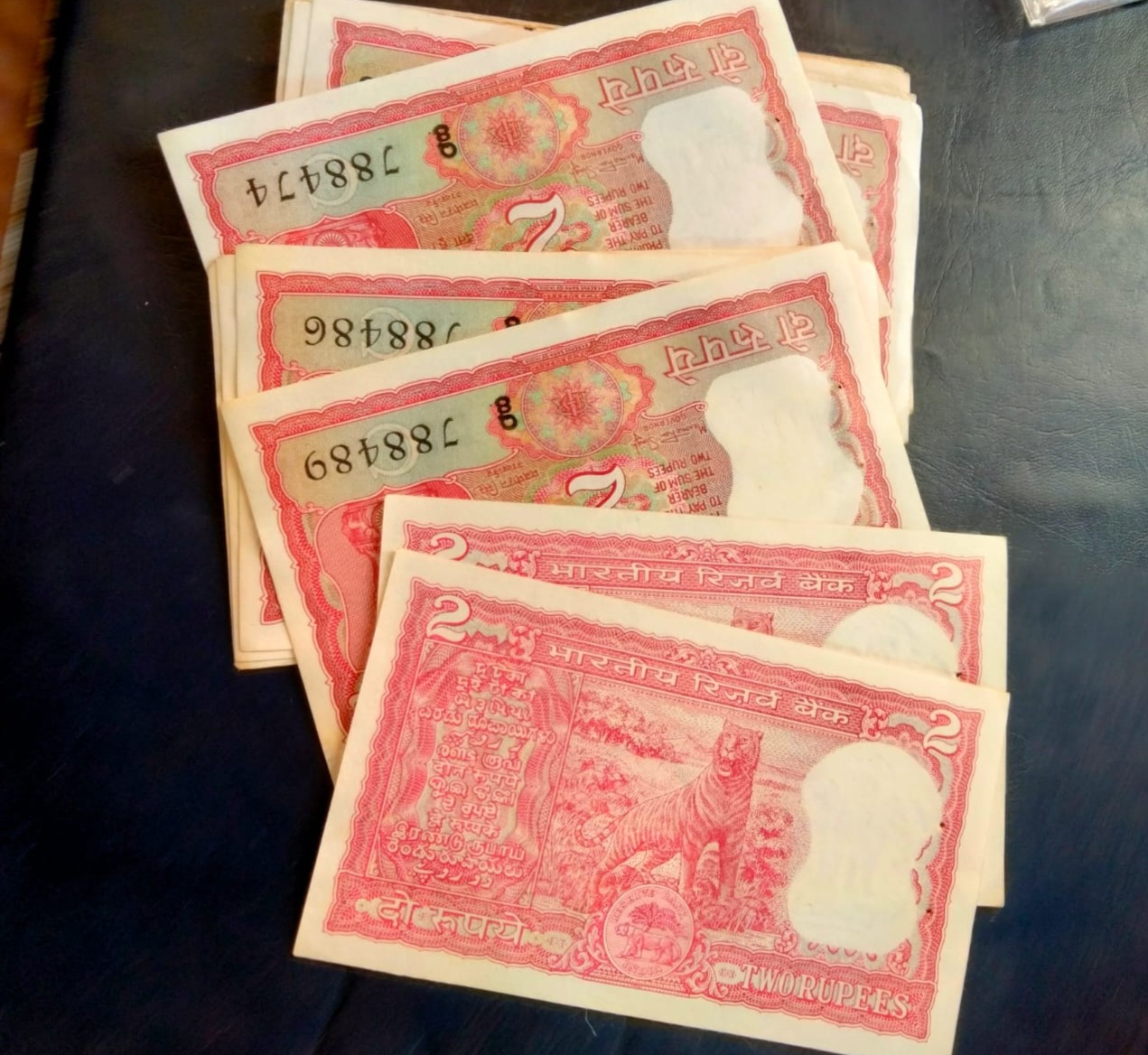 2 Ruppes UNC Note Tiger aIssue - Image 2