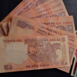 Alternative view of 10 Ruppes Old Issue