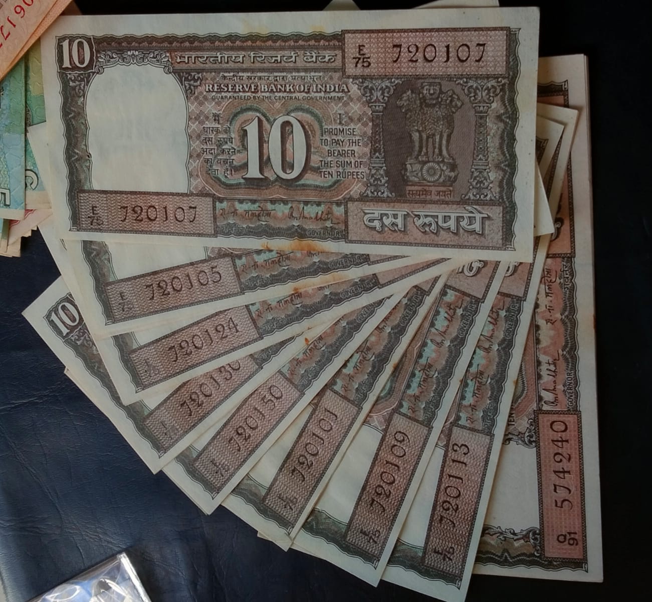 10 ruppes black boat UNC Condition