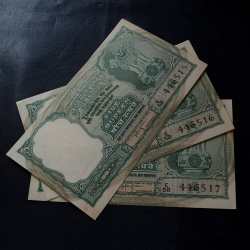 Alternative view of HVR Iyengar ( GREEN) Biggest fafda 5rs. 🦌 6 six. Deer 🦌 🦌 🦌 Gem 💎 unc. Same bundle Note