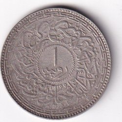 Alternative view of Princely state of Hyderabad 1 Rupee (1762-1950) Mir Usman Ali Khan Sliver Coin #V-262