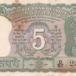 Alternative view of 5 RUPEES GANDHI GOVERNOR LAXMI KANT UNC BUT STAIN NOTE