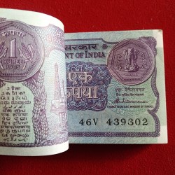 Alternative view of One Rs Old Small Coin Full Bundle A48 Finance Secretary S.Venketraman 1985 Year 439301