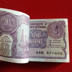 Alternative view of One Rs Old Small Coin Full Bundle A48 Finance Secretary S.Venketraman 1985 Year 871601