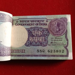 Alternative view of One Rs Old Small Coin Full Bundle A48 Finance Secretary S.Venketraman 1985 Year 623801