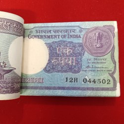 Alternative view of One Rs Old Small Coin Full Bundle A49 Finance Secretary S.Venketraman 1986 Year 044501