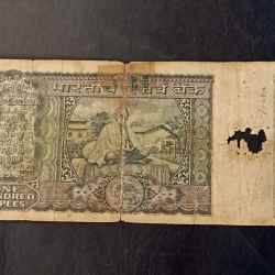 Alternative view of Reserve Bank of India Denominaton 100₹ Backside of Mahatma Gandhi Governor l .k Jha Same and similar note available