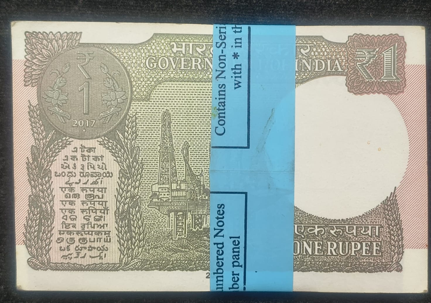 2017 ONE RUPEES GOVERNOR SHAKTIKANT DAS RARE UNC SERIAL PACKET - Image 2