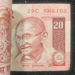Alternative view of 2007 GOVERNOR Y.B.REDDY 20 RUPEES OLD ISSUE RARE SERIAL PACKET