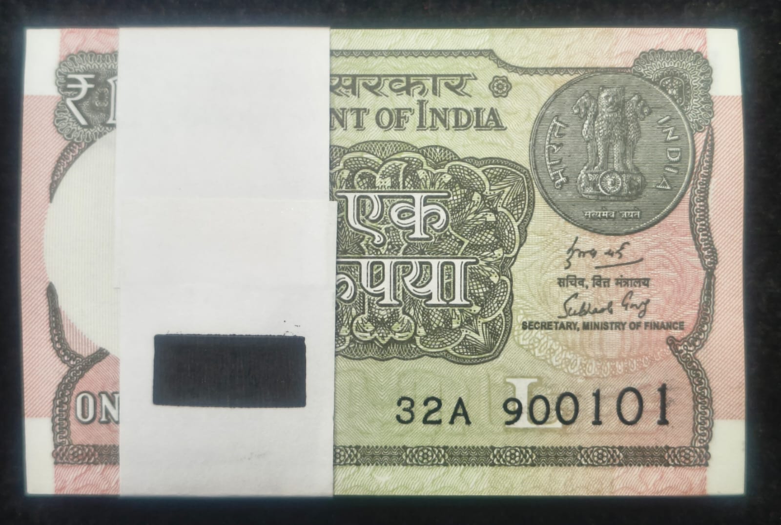 SEMI FANCY ONE RUPEES 2018 SERIAL PACKET GEM UNC