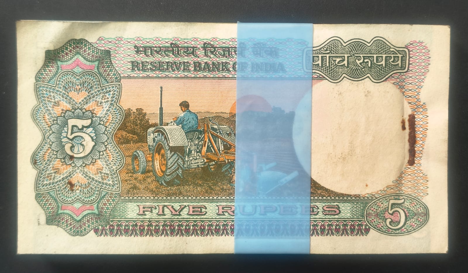 5 RUPEES TRACTOR ISSUE GOVERNOR R.N.MALHOTRA RARE SERIAL PACKET WITH FANCY NUMBER ENDING 786 - Image 3