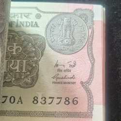 Alternative view of 1 RUPEES 2015 GOVERNOR Rajiv Mehrishi RARE SERIAL PACKET WITH FANCY NUMBER ENDING 786