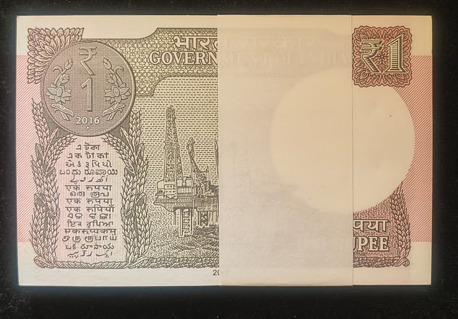 1 RUPEES 2016 GOVERNOR RATAN P. WATEL RARE GEM UNC SERIAL PACKET WITH FANCY NUMBER ENDING 786 - Image 2