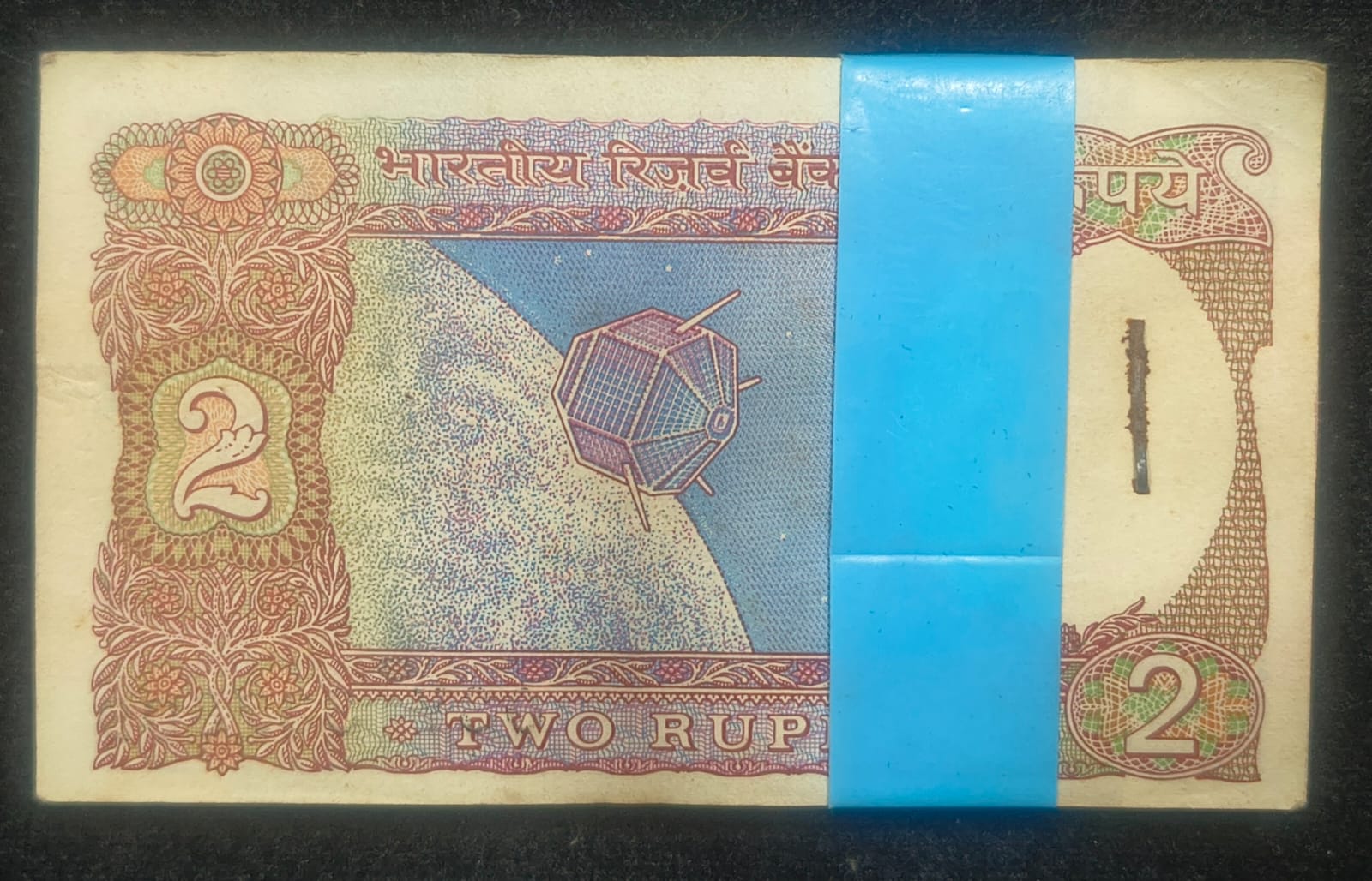 2 RUPEES SATELLITE ISSUE GOVERNOR R.N.MALHOTRA RARE GEM UNC SERIAL PACKET WITH FANCY NUMBER ENDING 786 - Image 3