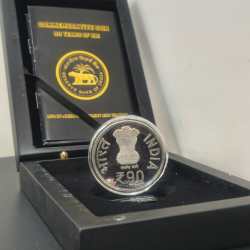 Alternative view of 90 YEARS OF RBI { MFD BY : INDIA GOVERNMENT MINT KOLKATA } RARE (40 GR. SILVER) WOODEN PROOF SET