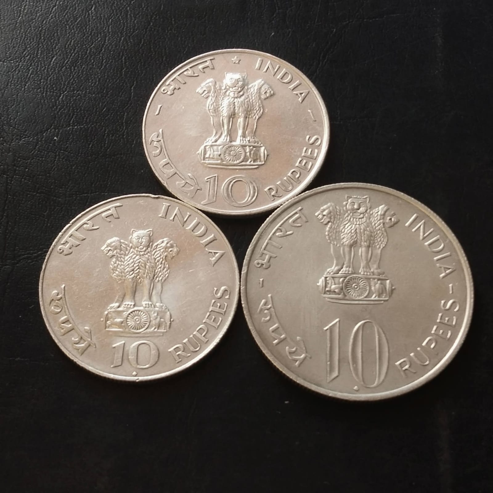 🇮🇳INDIA BHARAT COMMEMORATIVE 3 DIFFERENT SILVER 10 rupees silver 1 MAHATMA GANDHI 1969 SILVER 10₹. WT 15 GM 2. 25;th Independence anniversary SILVER 10₹. WT 22 GM 3. Sun lotus food for all VERY BEAUTIFUL SILVER 10₹. SILVER 10₹. WT 15 GM CONDITION AS 🖼IMAGES