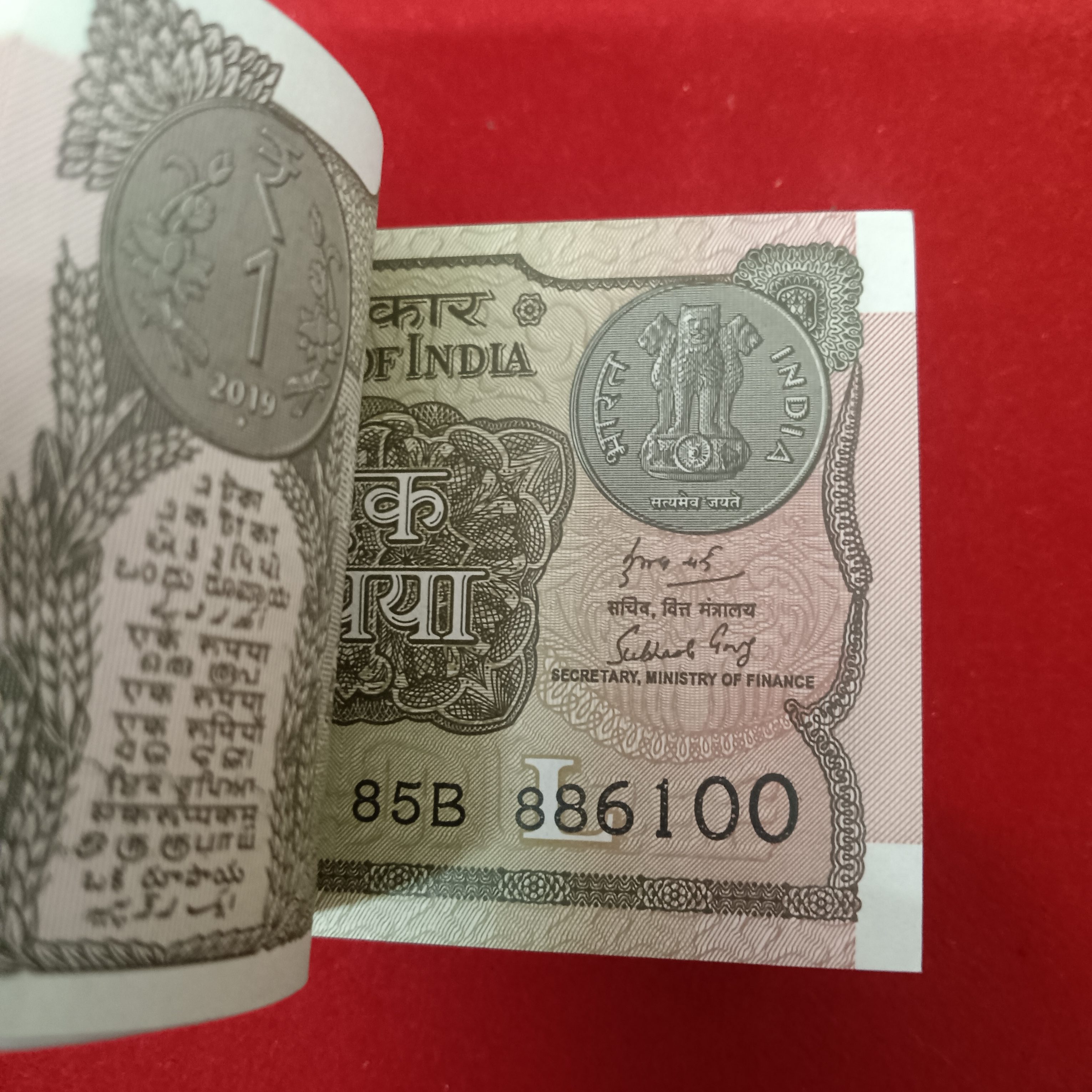 One Rs Full Bundle Finance SECRETARY Subhash Garg Year 2019 Gem Bunc Condition 886001 - Image 3