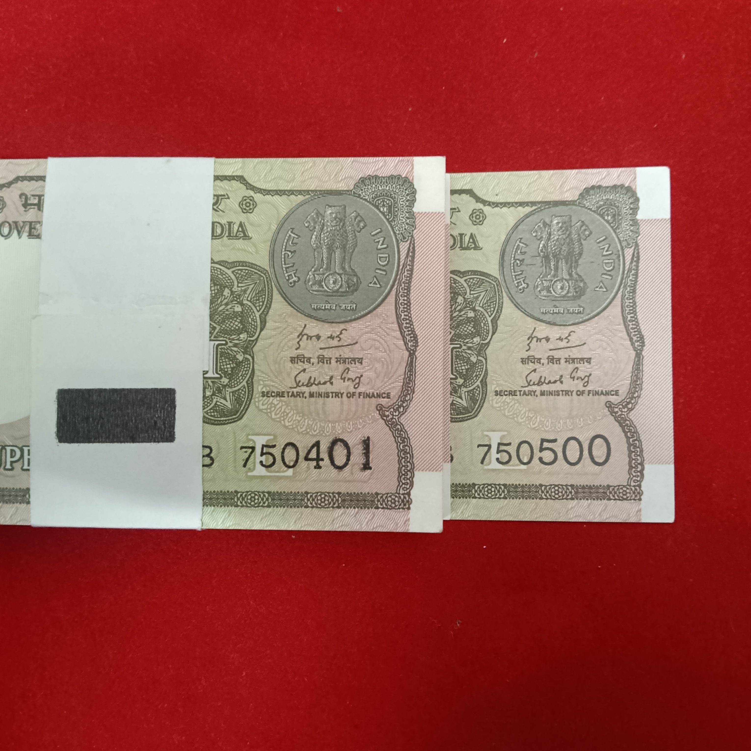 One Rs Full Bundle Finance SECRETARY Subhash Garg Year 2019 Gem Bunc Condition 750401 - Image 3