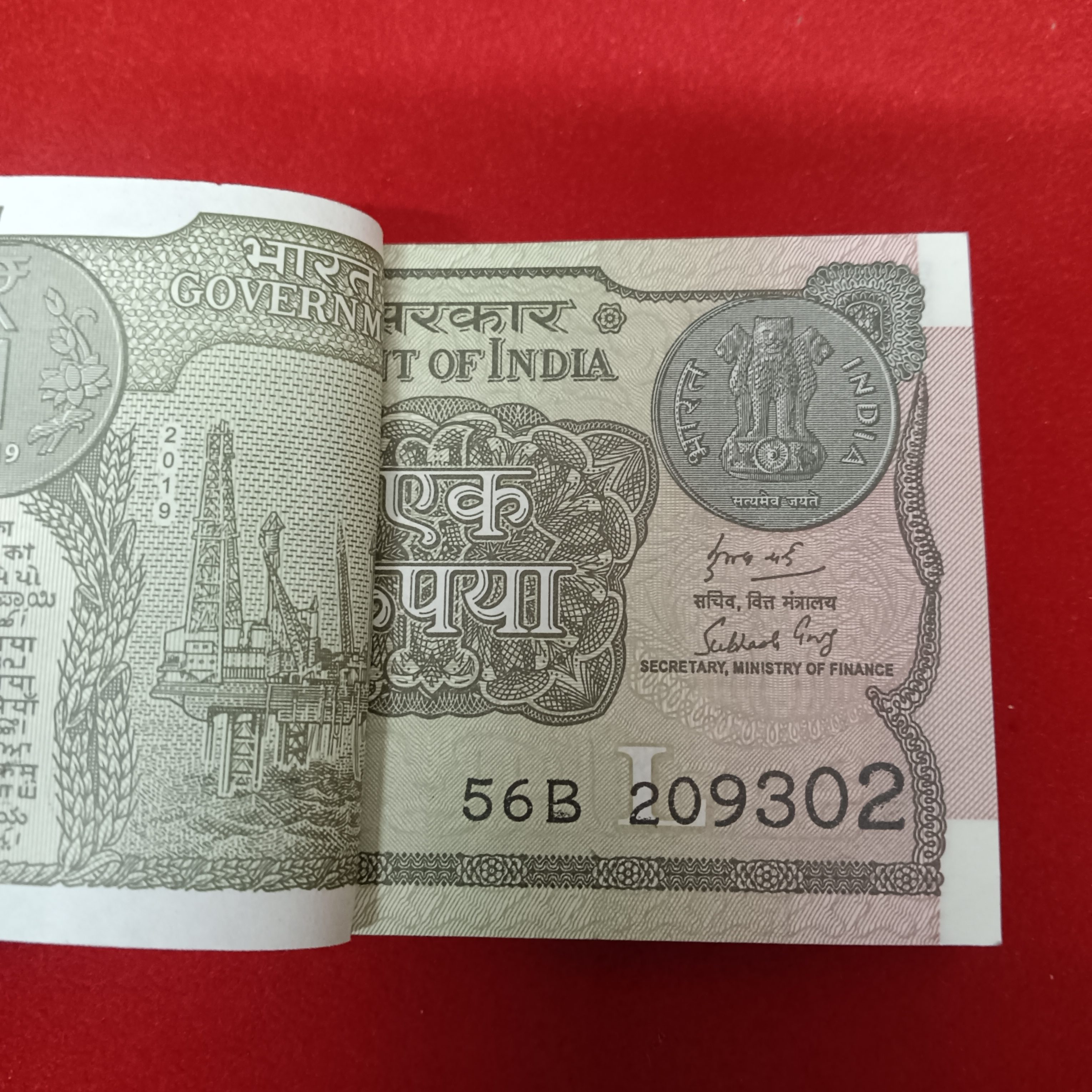 One Rs Full Bundle Finance SECRETARY Subhash Garg Year 2019 Gem Bunc Condition 209301 - Image 2